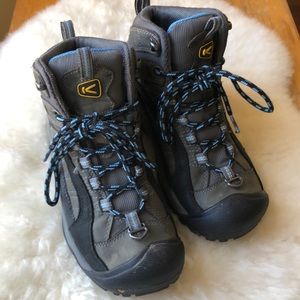 Keen low temperature hiking boots